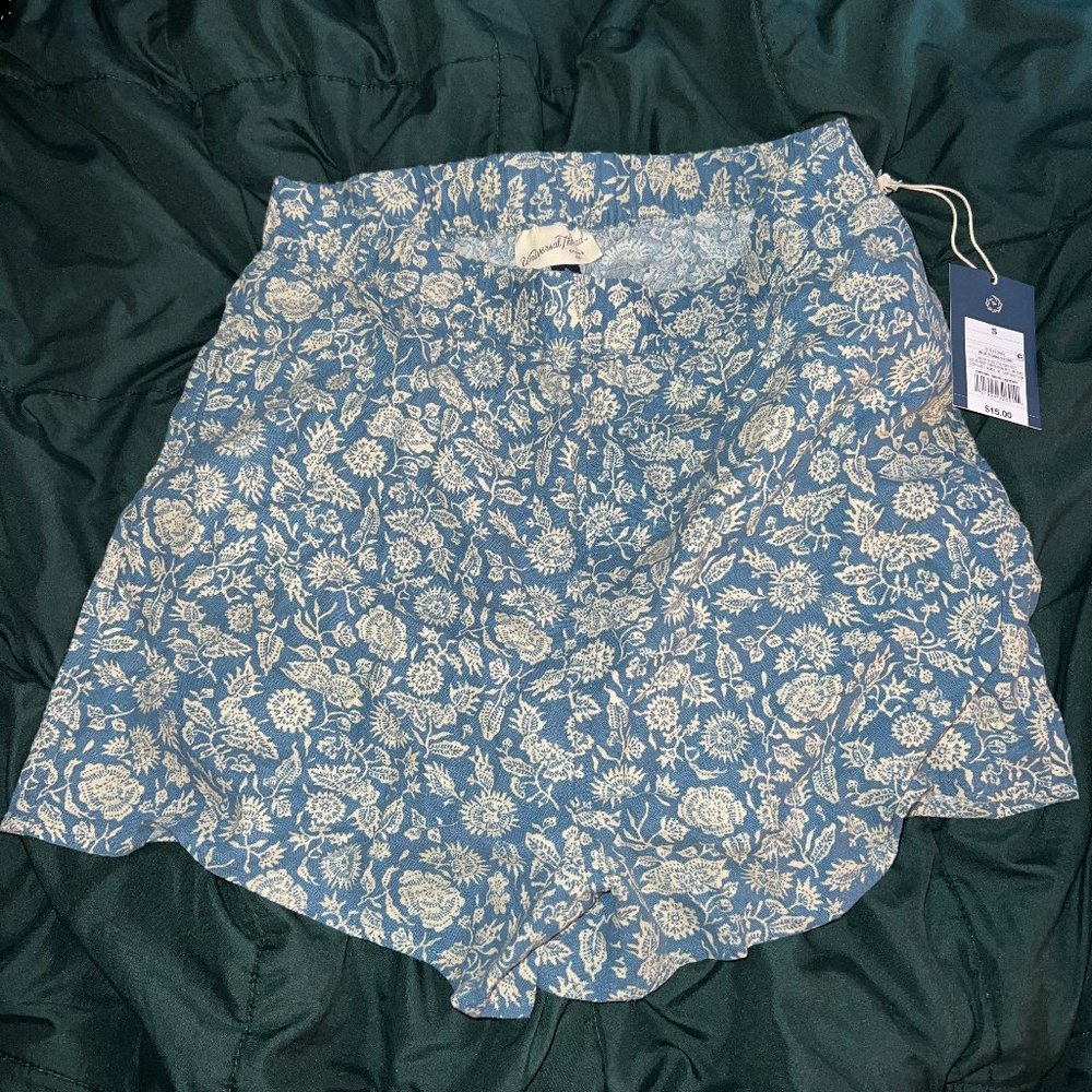 Universal Thread Linen Shorts with Pockets Blue Cream Paisley Floral Design